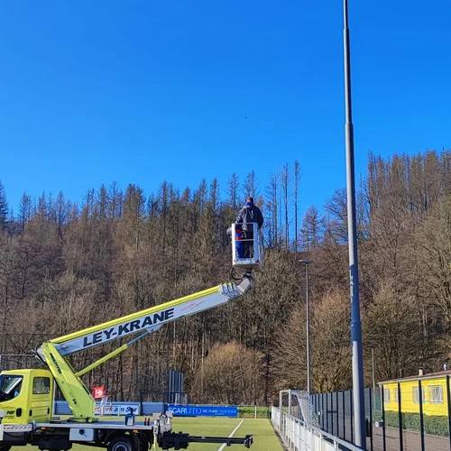 Neue Flutlichter: Nachdem wir über Wochen mit kaputten Flutlichtern zu kämpfen hatten, wurden diese nun repariert - die Dr. Kind Arena erstrahlt damit in neuem Glanz