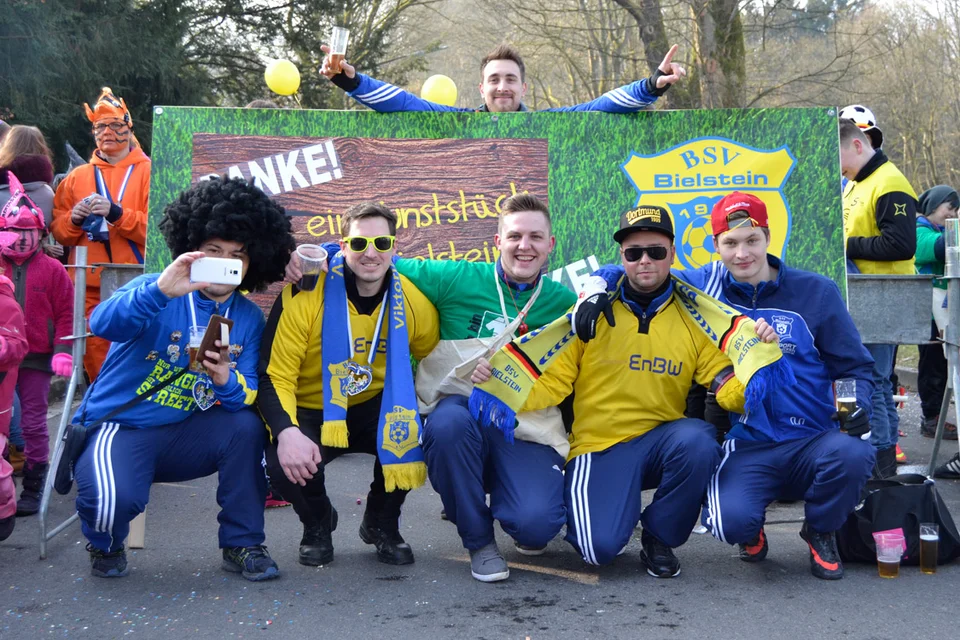 ... doch dann kamen noch Christopher Pethe, Florian Last, Jan Böhl, Sören Heinzelmann und Nico Nördtling hinzu ... doch dann kamen noch Christopher Pethe, Florian Last, Jan Böhl, Sören Heinzelmann und Nico Nördtling hinzu