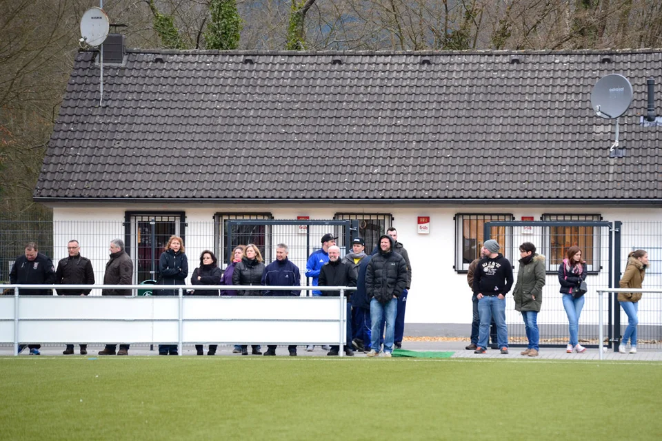 Zahlreiche Zuschauer trotzten der Kälte ... Zahlreiche Zuschauer trotzten der Kälte ...
