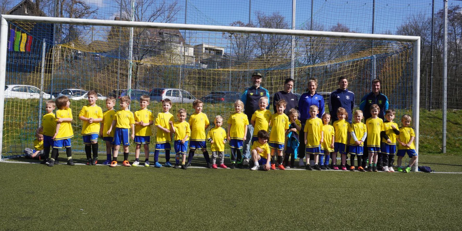 Die U7 Junioren des BSV Viktoria Bielstein um das Trainerteam Daniel Lipkow, Oktavius Bulla, Katrina Schmidt, Daniel Goedermans und Melina Dethier