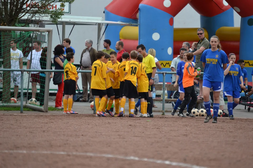 Die U15 versammelt sich ... Die U15 versammelt sich ...