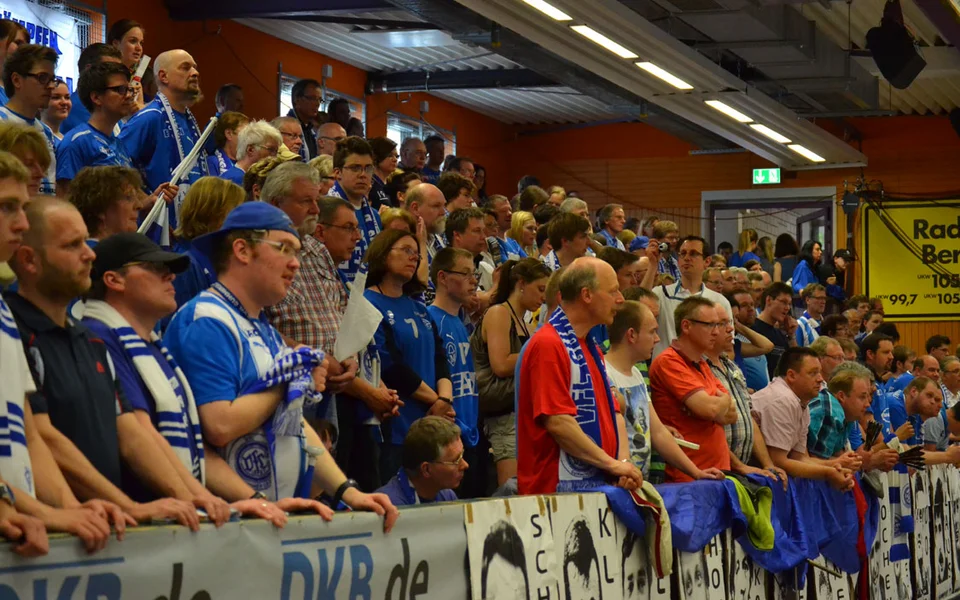 Konsternierte Blicke: trotz des Klassenerhalts konnten die Fans mit dem Auftritt heute nicht zufrieden sein Konsternierte Blicke: trotz des Klassenerhalts konnten die Fans mit dem Auftritt heute nicht zufrieden sein