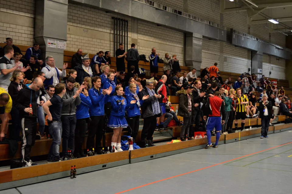 Nahezu die gesamte Halle stand ... Nahezu die gesamte Halle stand ...