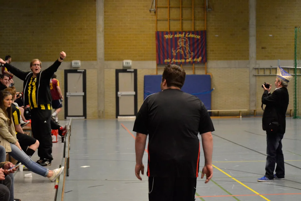 Nahm den ganzen Trubel sehr gelassen hin: Marco Köster weiß mit tobenden Fanmassen umzugehen Nahm den ganzen Trubel sehr gelassen hin: Marco Köster weiß mit tobenden Fanmassen umzugehen