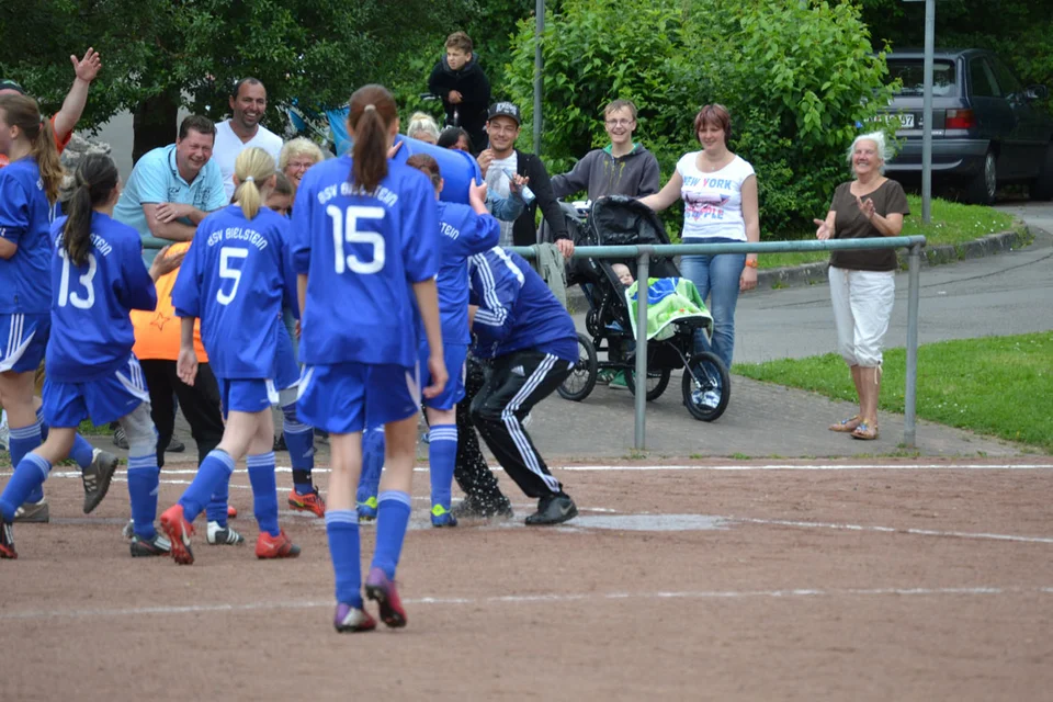 Sogar Applaus gab's für die fleißigen Helferinnen Sogar Applaus gab's für die fleißigen Helferinnen