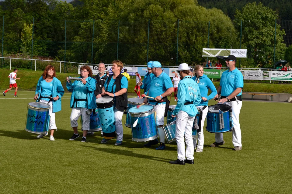 ... setzt sich für den guten Zweck ein und machte zu Beginn richtig Stimmung