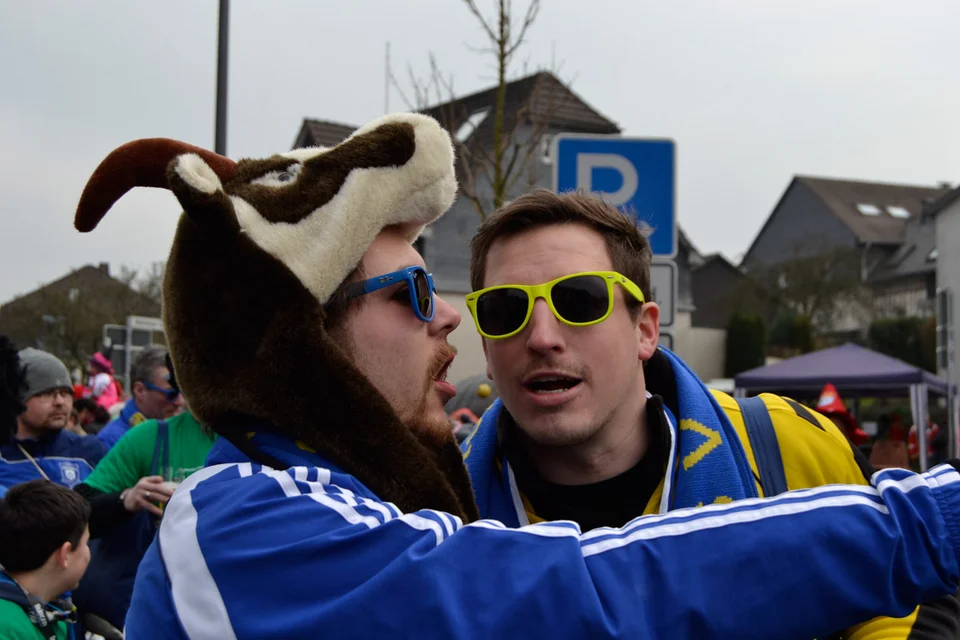 „Ey Kaune ...“ „Ey Kaune ...“