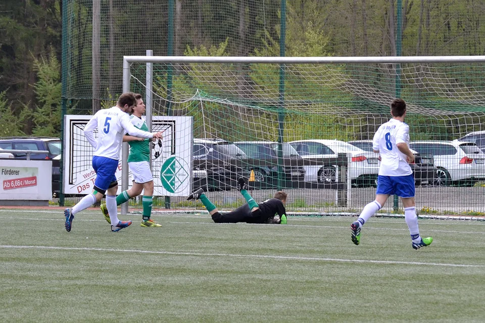 ... und dreht jubelnd ab