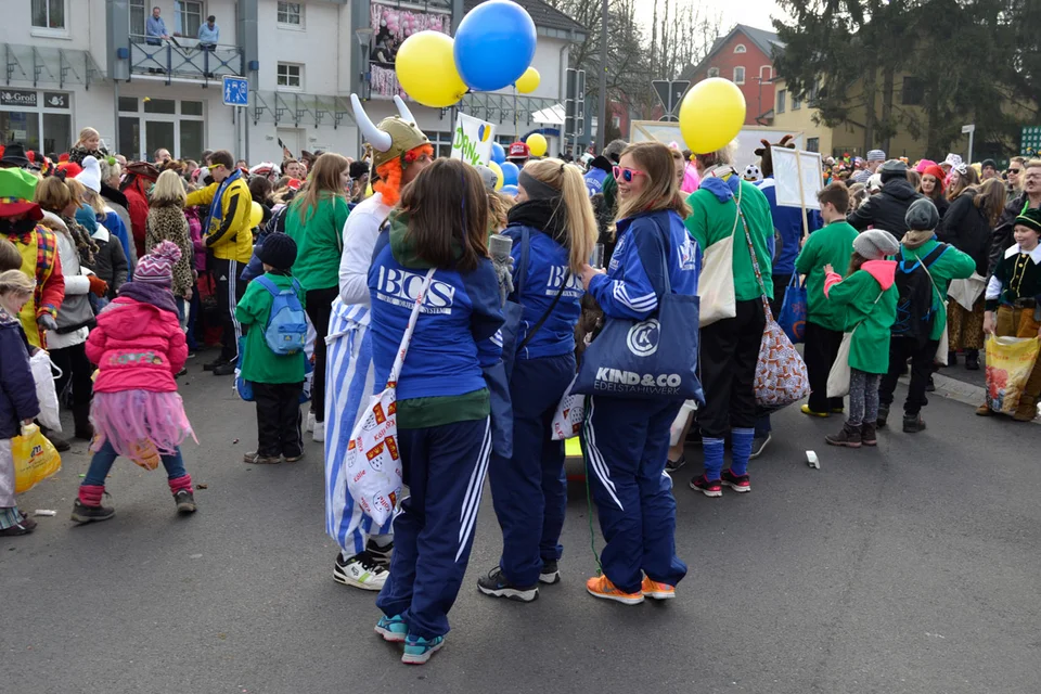 Zum ersten Mal dabei: Julia Fuchs und Carina Drebelhof, dazwischen Routinier Lena Naeschen Zum ersten Mal dabei: Julia Fuchs und Carina Drebelhof, dazwischen Routinier Lena Naeschen