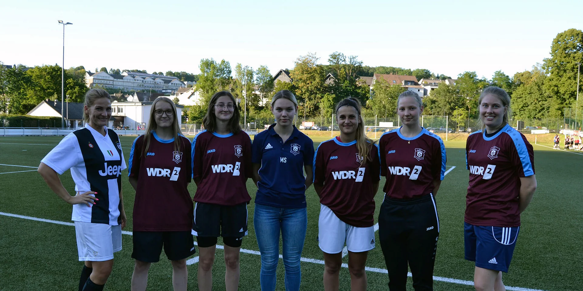 Die fünf Neuzugänge Lena Prückl, Maja Zakrzewski, Mia Schumacher, Marika Walkowska und Lara Carina Dragon, die reaktivierte Janin Röttger sowie Katrina Schneider, eine von zwei Frauenbeauftragten des Vereins