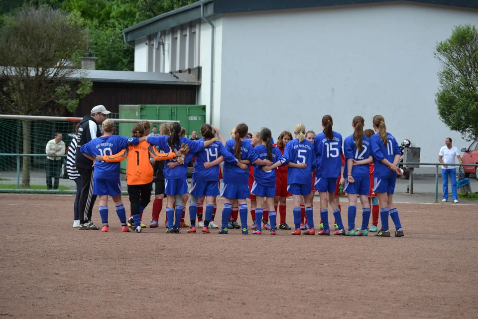 Die Mannschaft nahm die ersten Glückwünsche entgegen Die Mannschaft nahm die ersten Glückwünsche entgegen