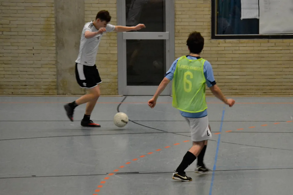 Ab dafür: Nico Nördtling mit einem Schussversuch ... Ab dafür: Nico Nördtling mit einem Schussversuch ...