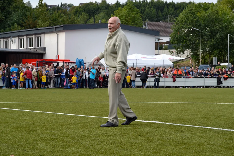 Zufriedener Blick: Jupp ist spürbar gerührt