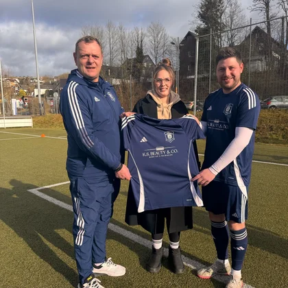 Trainer Jojo Liebenau, Kerstin Scheldt und Co-Trainer Marco Brachetti (v.l.)