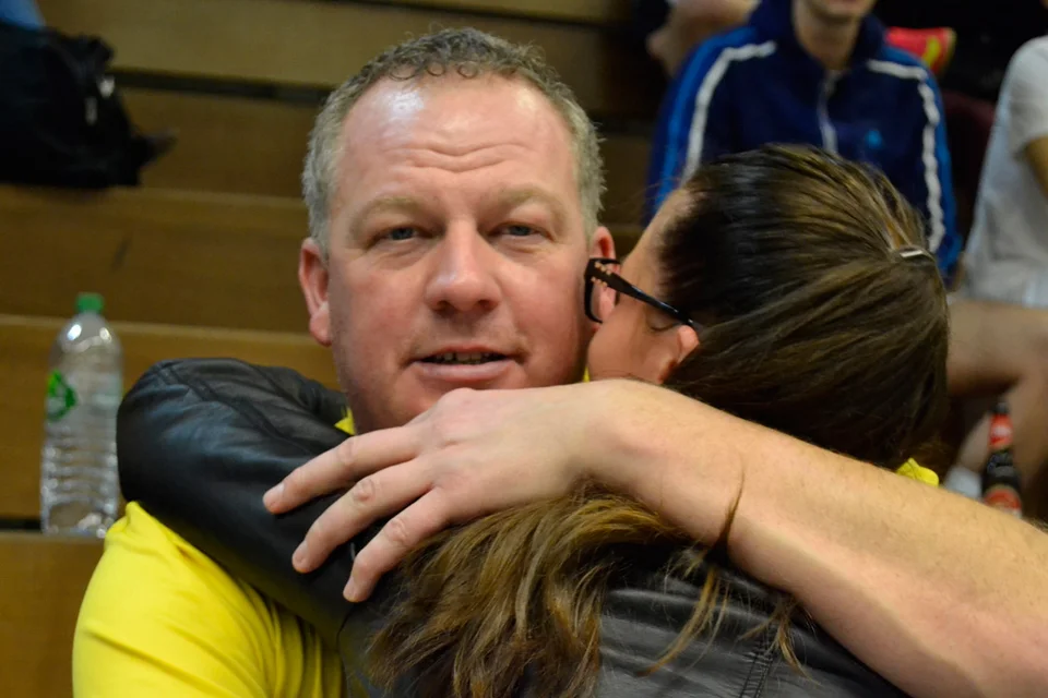 Schlafzimmerblick: Thorsten Prangenberg scheint die Umarmung mit Teresa Herber zu genießen Schlafzimmerblick: Thorsten Prangenberg scheint die Umarmung mit Teresa Herber zu genießen