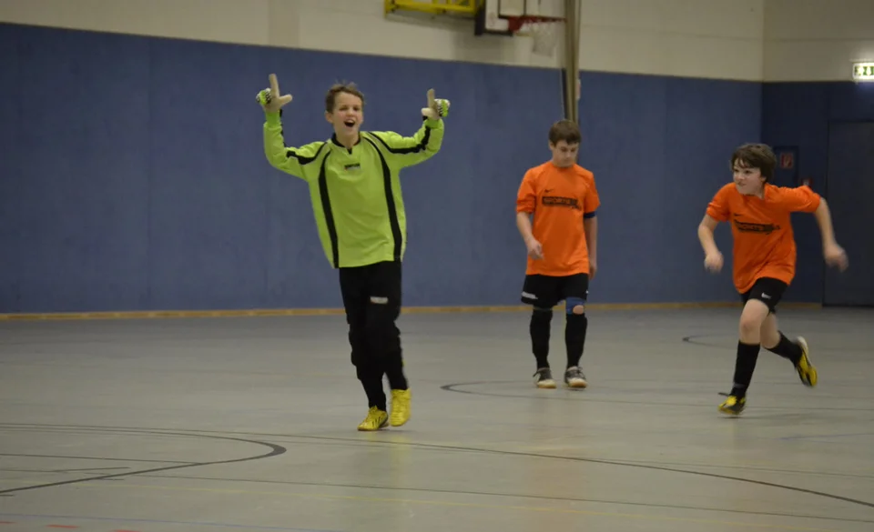 Lukas, Sven und Dennis bejubeln den ersten Sieg Lukas, Sven und Dennis bejubeln den ersten Sieg