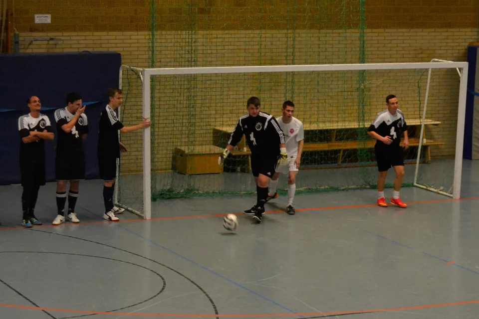 ... taten sich auch mit der Unterstützung einiger Bielsteiner Akteure schwer ... ... taten sich auch mit der Unterstützung einiger Bielsteiner Akteure schwer ...