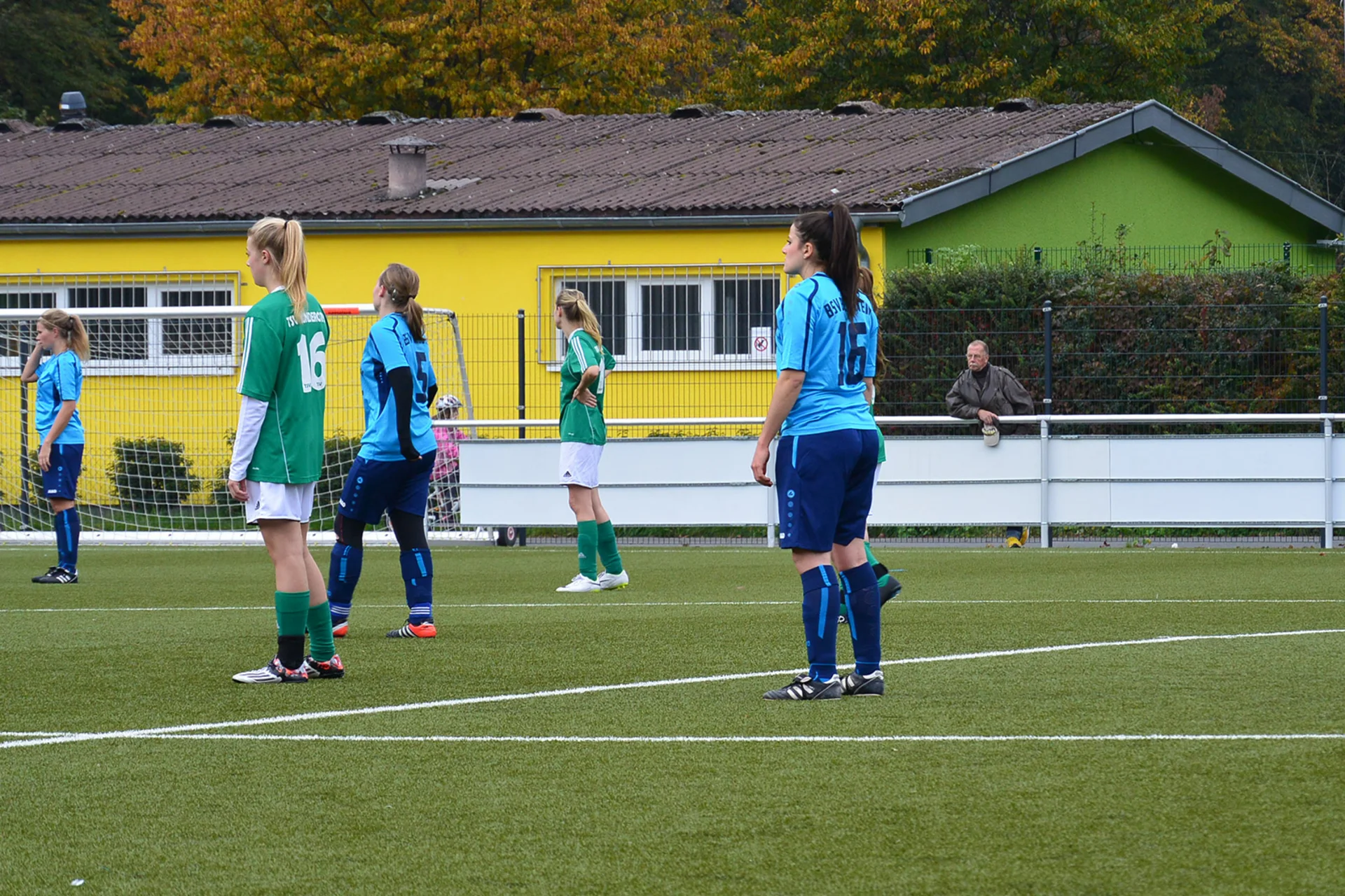 Unsere Damen besiegen die Gäste aus Ründeroth trotz einer durchwachsenen Leistung mit 5:3
